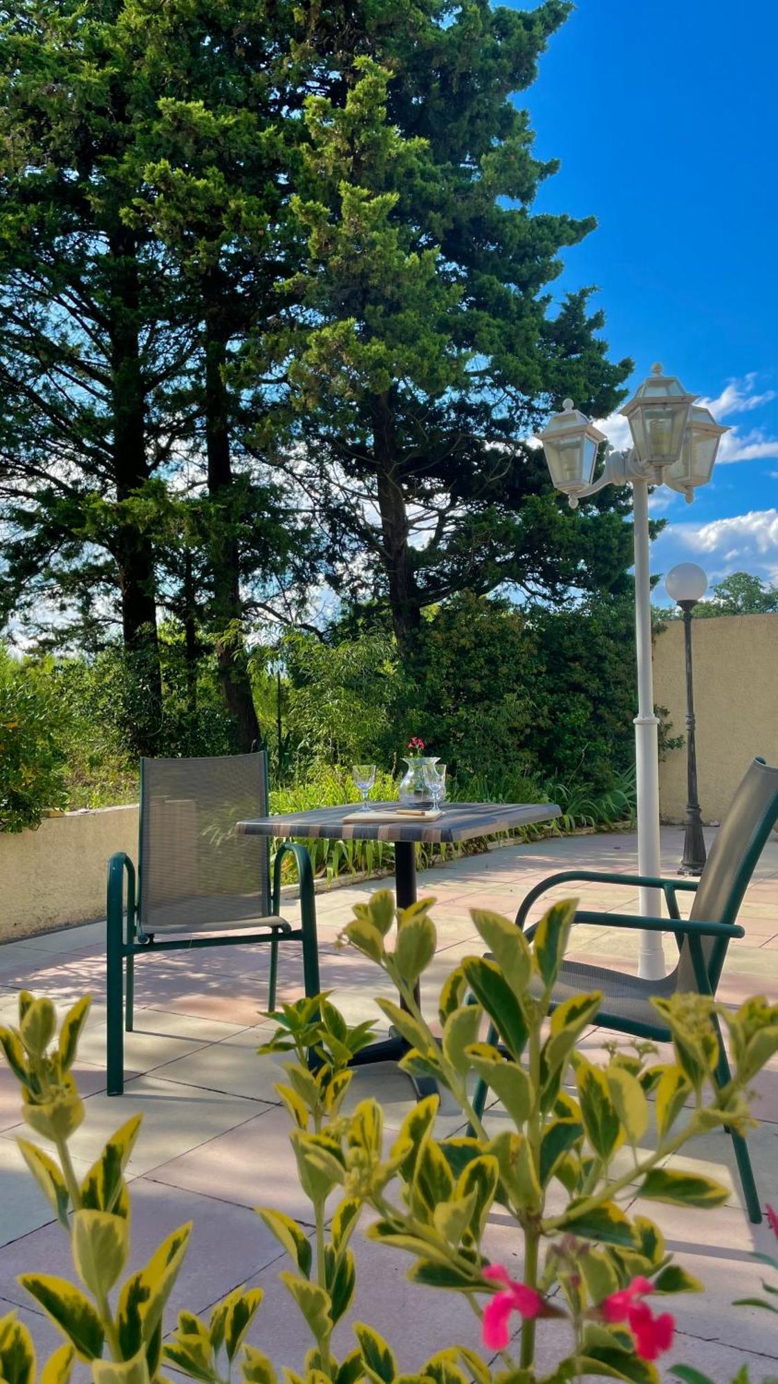Apartamento Pavillon de l’Étang Châteauneuf-du-Rhône Exterior foto